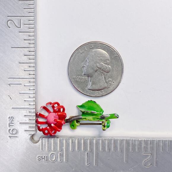 VTG 1950s Brooch Red Enameled Flower Mid Century Kitsch Glass Pin - Picture 9 of 11